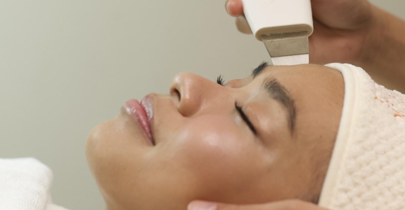 HydraFacial + Glycolic Acid Deep Cleaning Combo