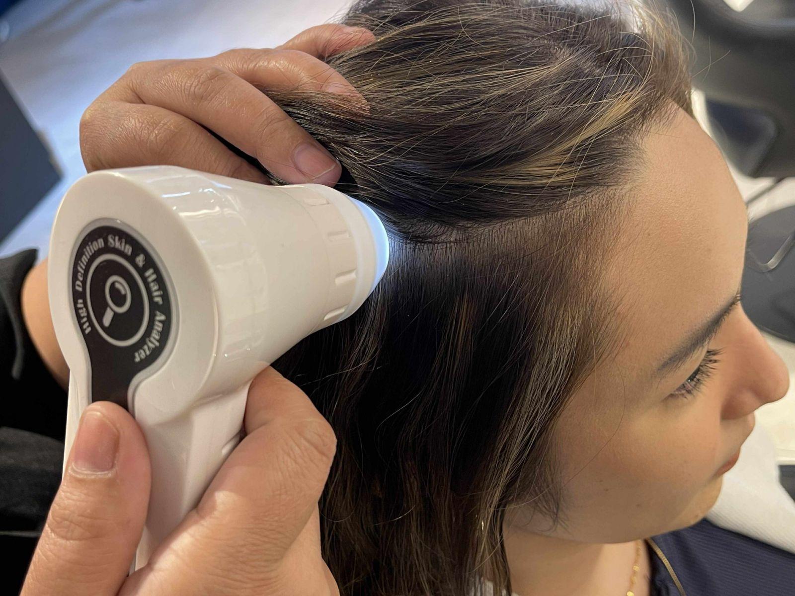 9-Step Scalp Scaling + Red Light Therapy